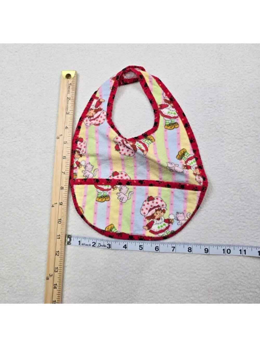 Strawberry Shortcake Vintage Baby Bib Flannel Pre-Owned Cartoon Print Red Trim